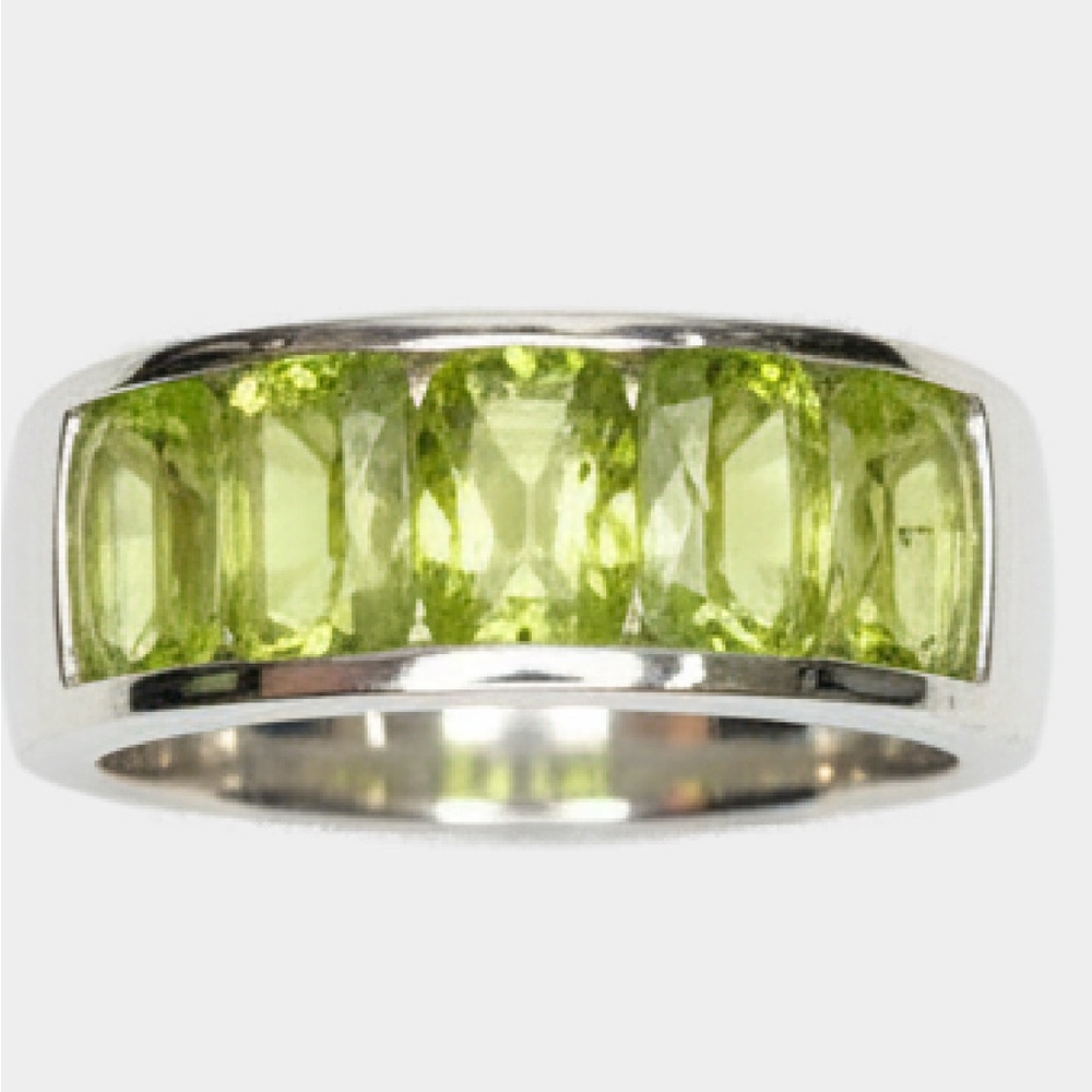 2.75 Carat Genuine Green Peridot Band Ring in 925 Sterling Silver - Picture 2 of 13